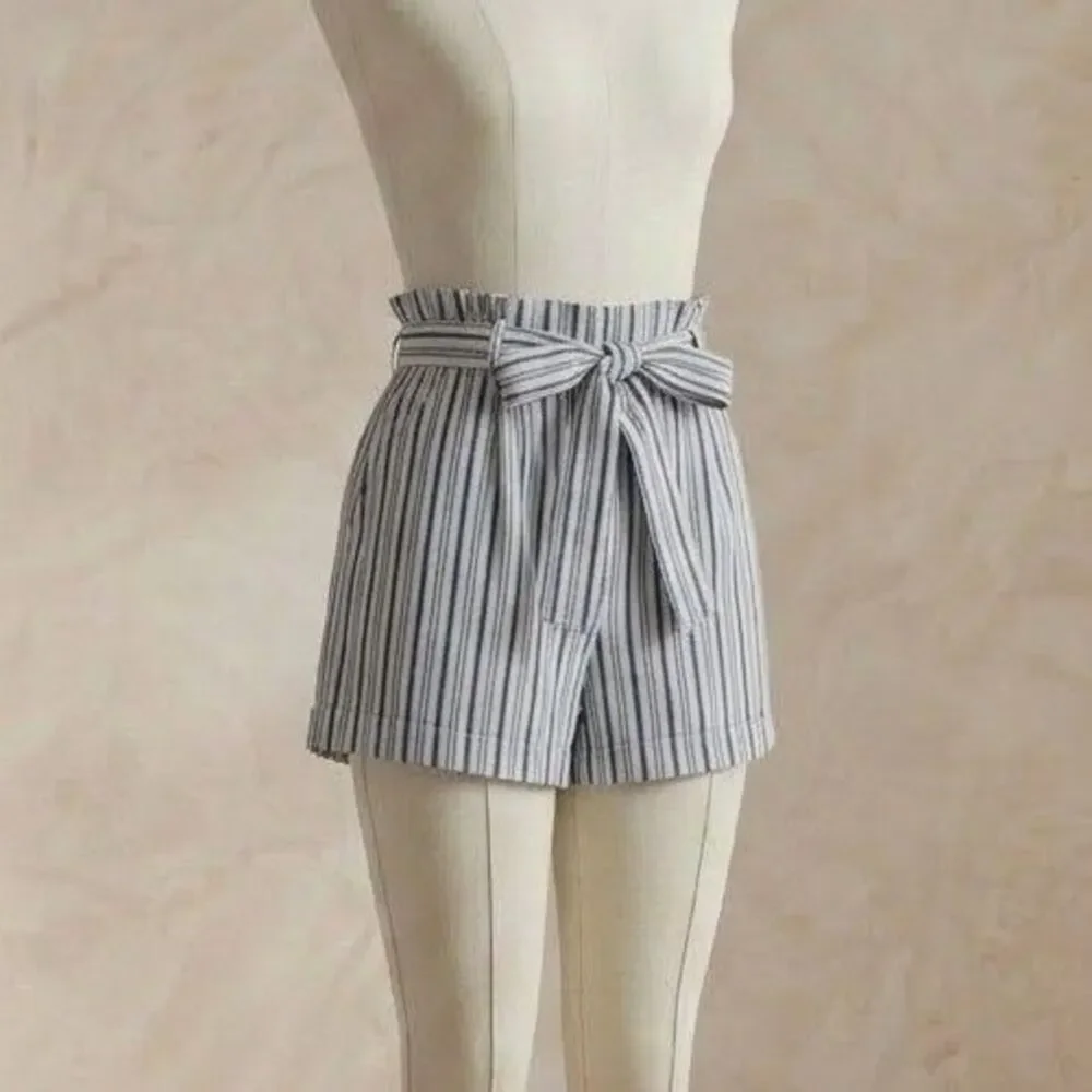 Hot Kiss Women's Shorts Size M White Navy Striped Cotton Paperbag Waist Tie